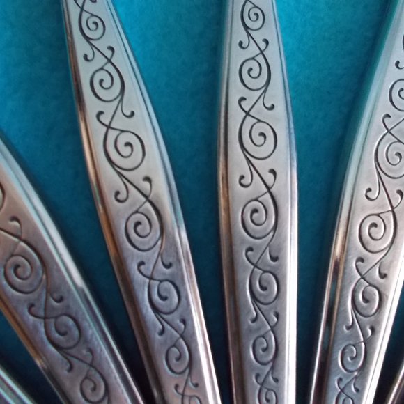 Gorham Dining Stainless Silverware Spanish Scroll Pattern Knives